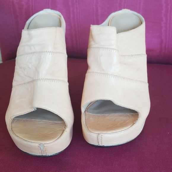 shoes - Picture 3 of 4